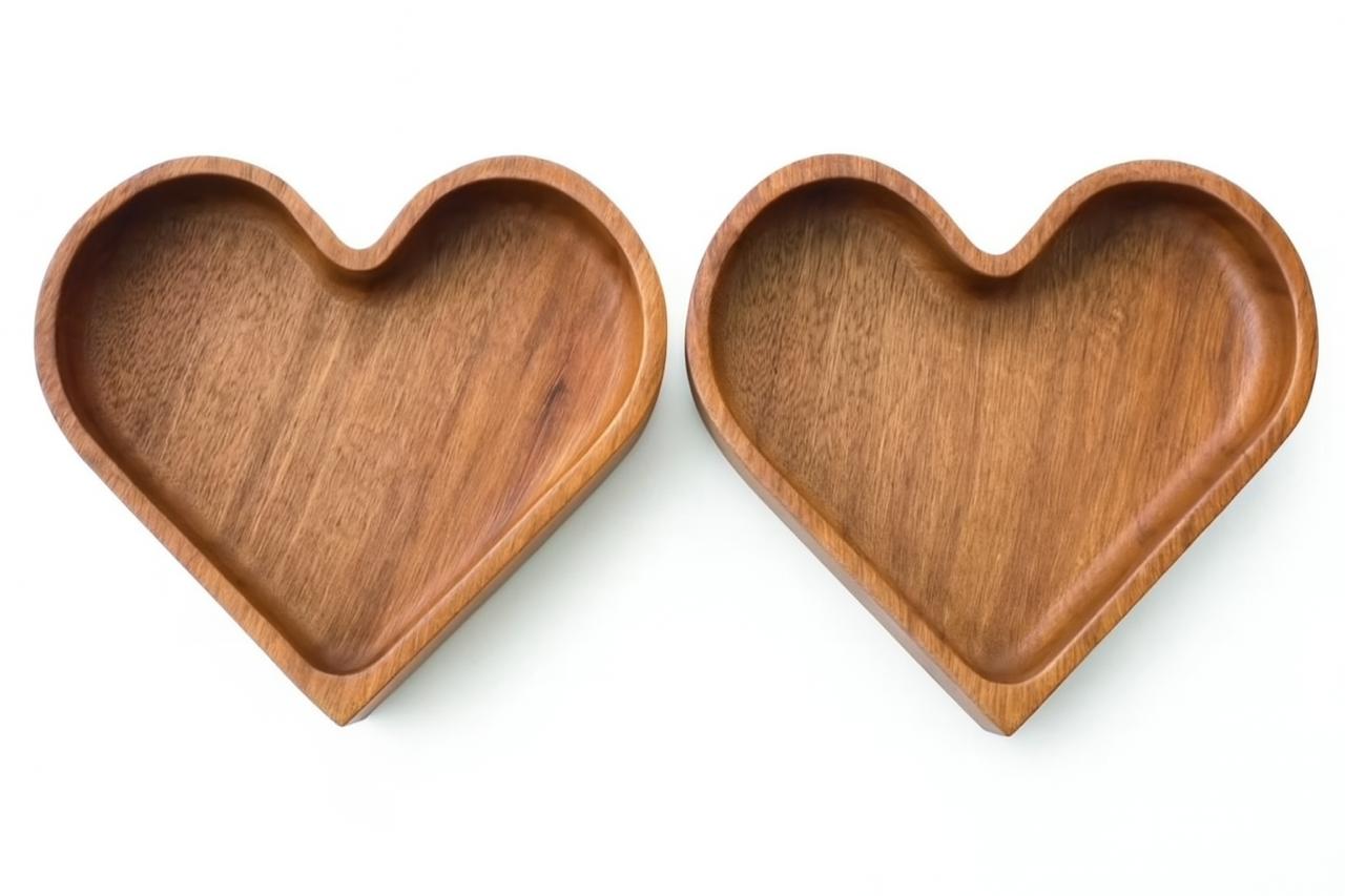 Bandeja de Madeira em Forma de Coração para Lanches e Decoração