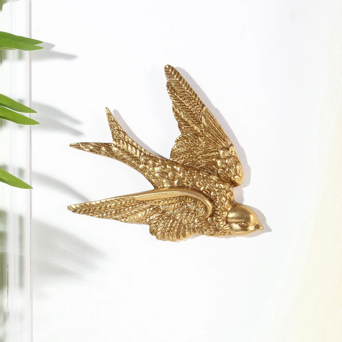 5.6*6.6 polegadas material de resina retro ouro voando andorinha decoração de parede de casa pendurado na parede