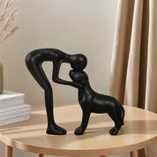 1pc resina bonito filhote de cachorro e proprietário artesanato estatueta ornamento de mesa estátua modelo interior decoração de escritório em casa escultura de animal de estimação para presente