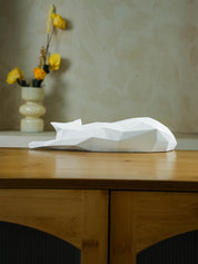 Estátua de gato branco e preto, estatueta geométrica moderna para decoração de quarto, escultura para escritório doméstico como prateleira de mesa, decoração de mesa, gato deitado