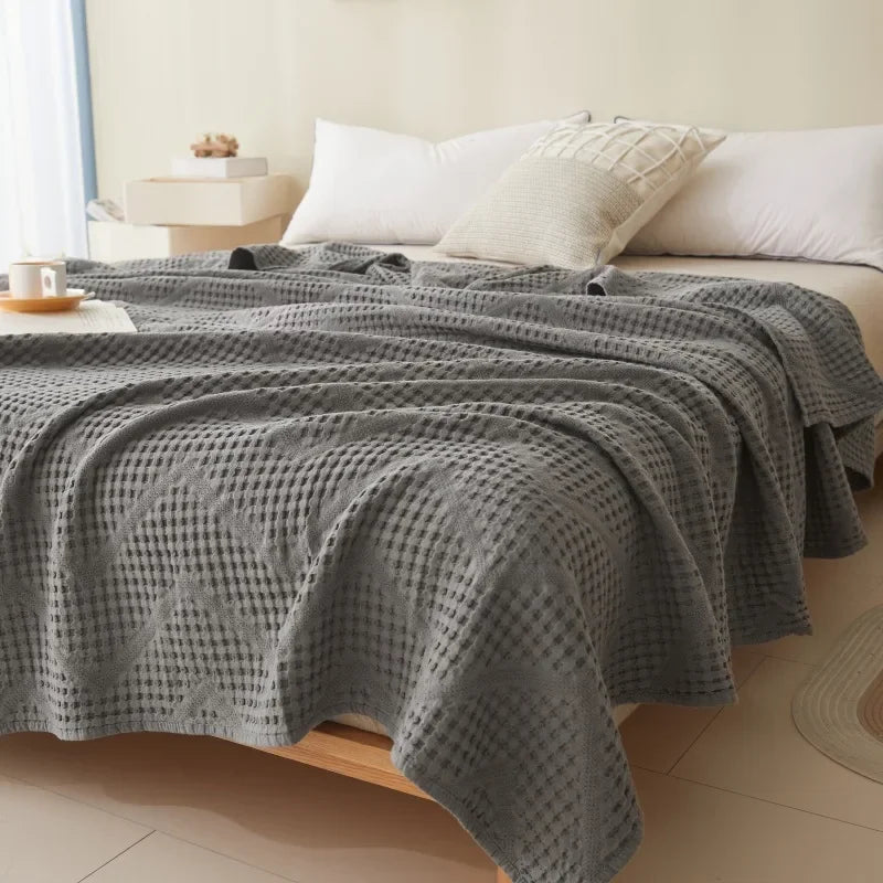 Xinjiang algodão absorvente de umidade e respirável nova classe A algodão oco gaze colcha de verão toalha