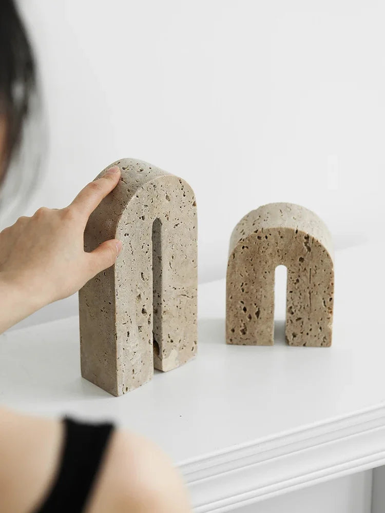 Aparador de Livros de Pedra