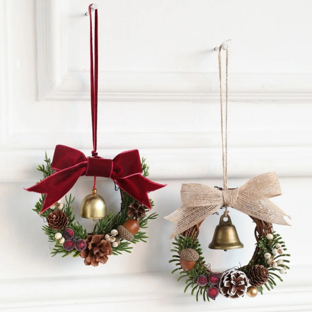 Guirlanda Natalina com Sino e Pinhas Decorativas