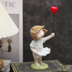 Estatueta Menina com Balão