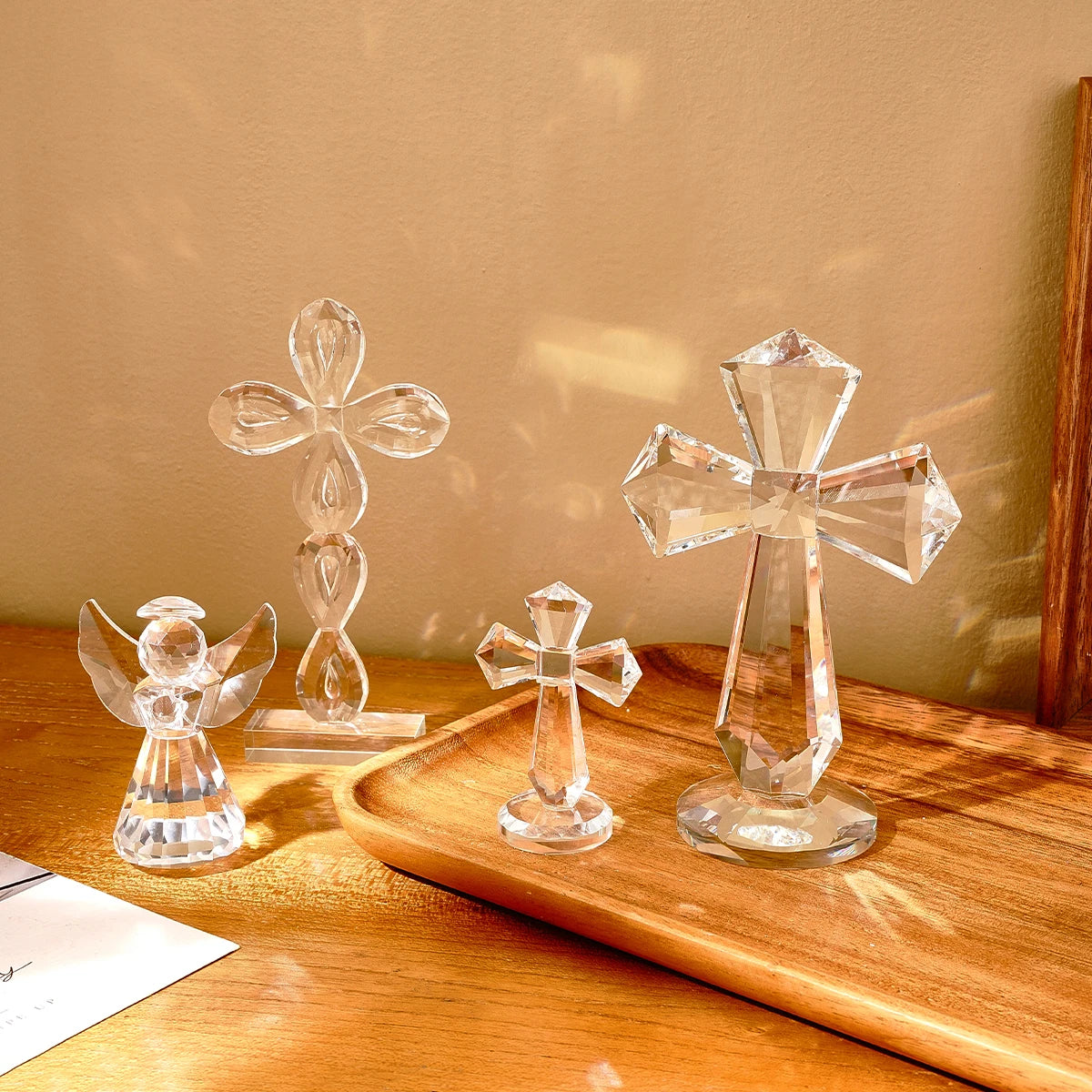 1pc amor anjo e cruz prisma em forma de artesanato de vidro, peitoris da janela coletor de sol ornamento prisma luz captura artesanato decorativo