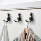 Gancho de suspensão de gato com furos para perfurar na parede atrás da porta para roupas e chapéus Ganchos de metal de alta qualidade para banheiro